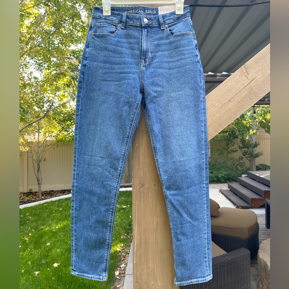 NWT American Eagle Mom Jeans